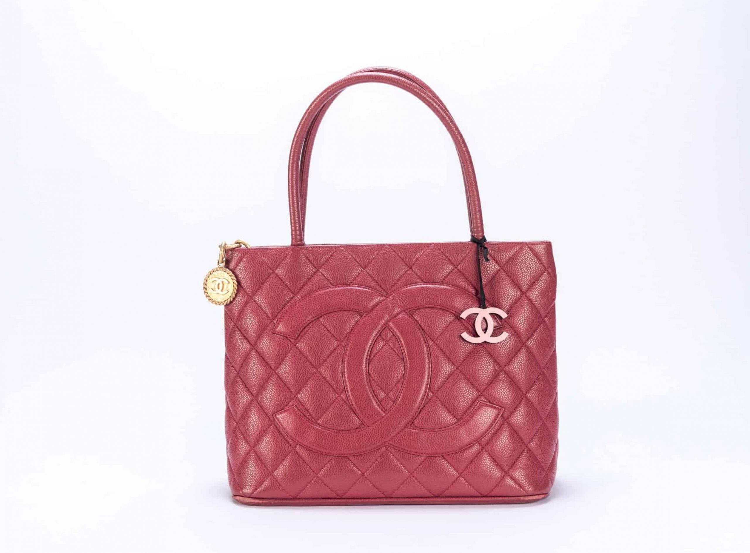 Chanel Caviar Medallion with Gold Hardware in Raspberry (7)